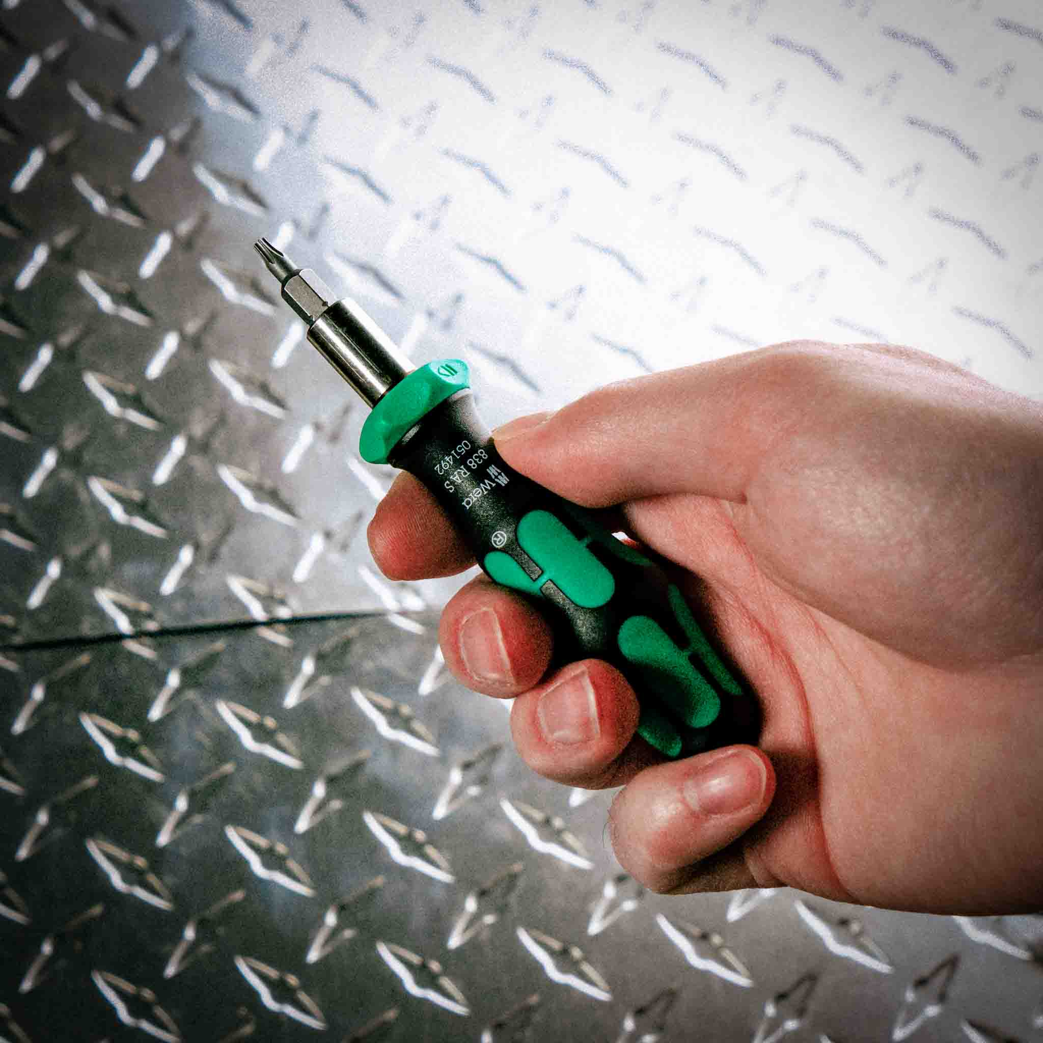 Bitholding Screwdriver with Ratchet Functionality