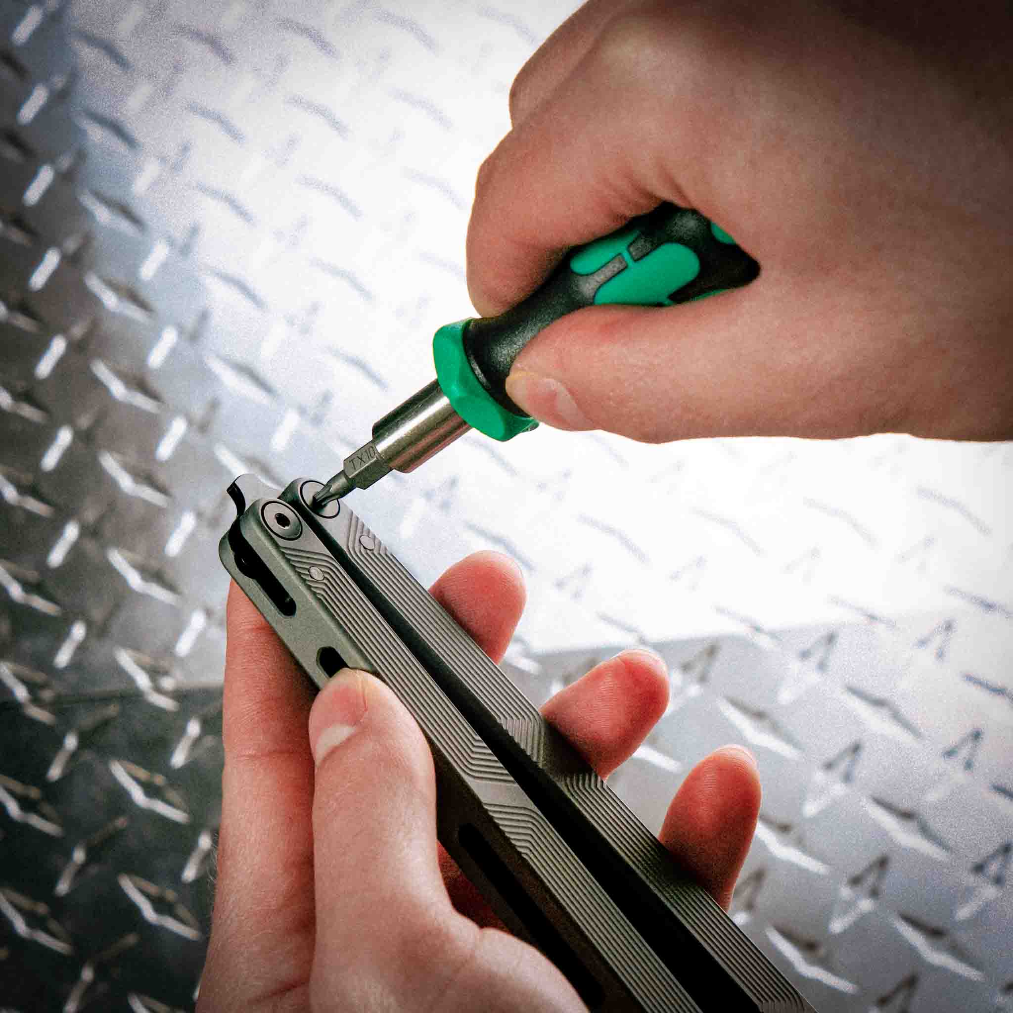 Bitholding Screwdriver with Ratchet Functionality