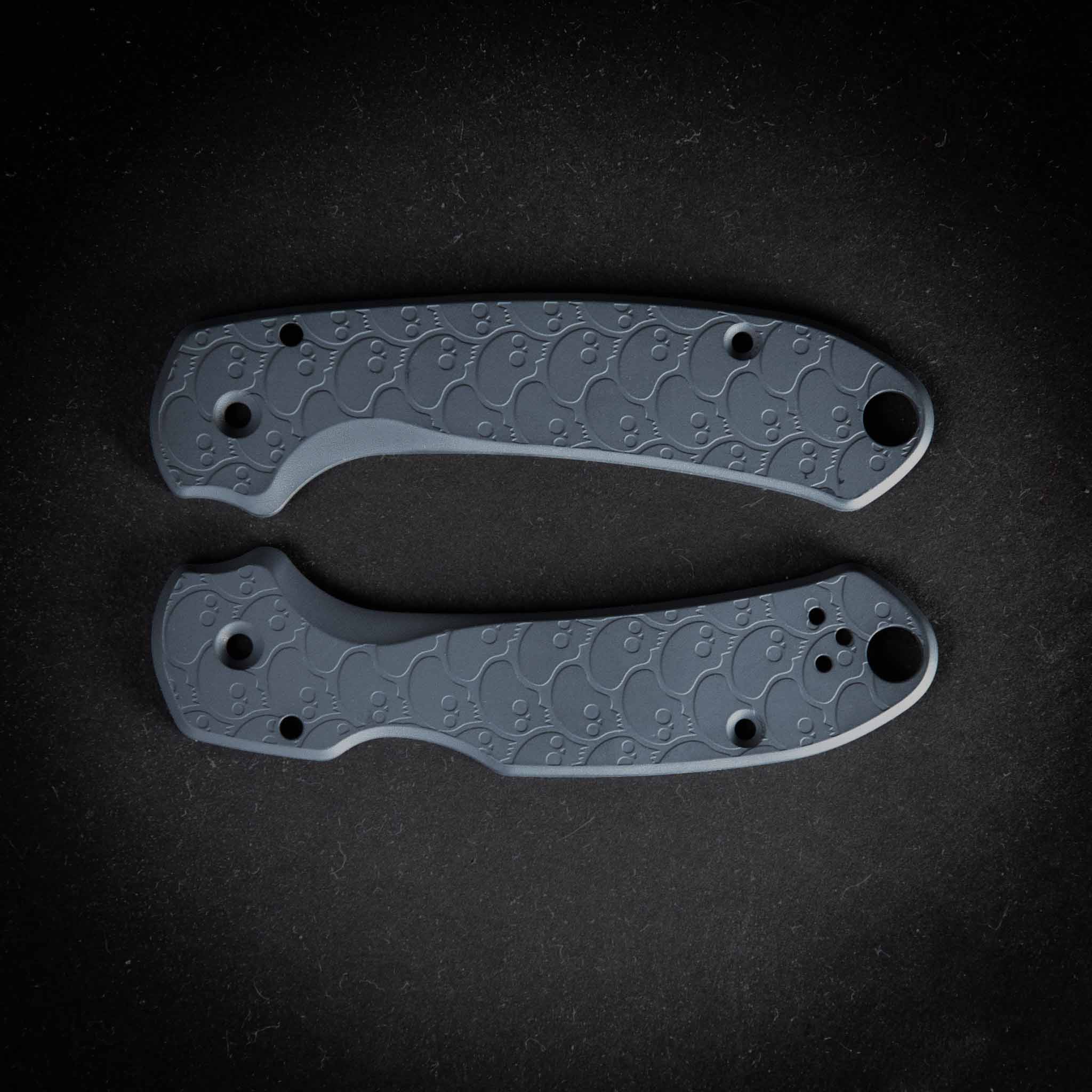 Flytanium X PLAYGE - Skinny Scales | Combat Gray Cerakote | Spyderco Para 3