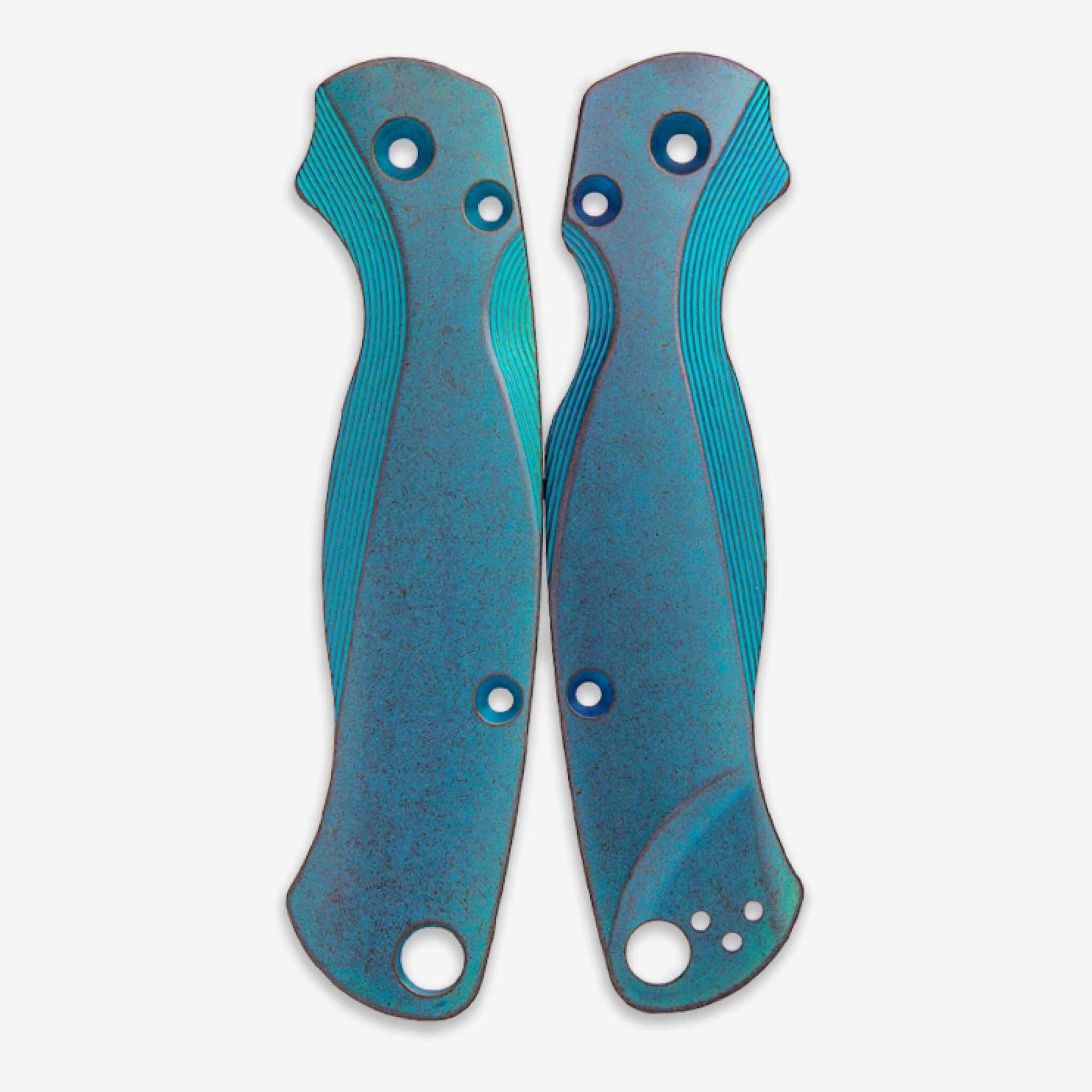 Spyderco Paramilitary 2 scales in the limited edition Europa finish, which is a mix of icy blue and hints of bronze.