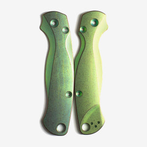Spyderco Paramilitary 2 scales in the limited edition Terra Firma finish, which is a mix of green and hints of bronze.