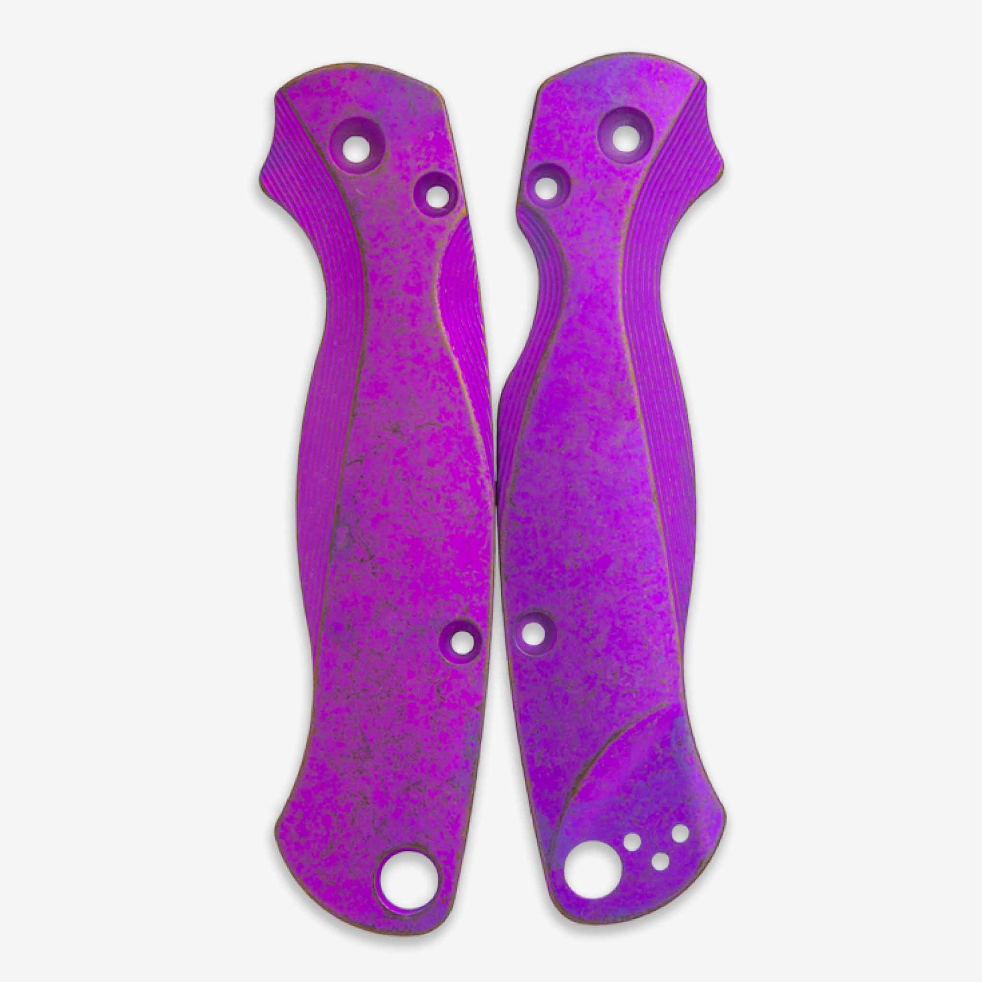 Spyderco Paramilitary 2 scales in the limited edition Venus finish, which is a mix of purple and hints of bronze.